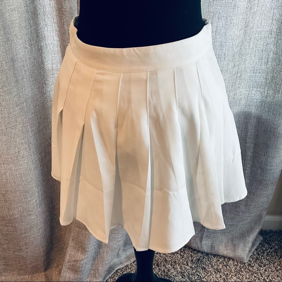 SHEIN White mini skirt pleated. BNWOT SZ Small Cyber Sale Free Shipping - Picture 6 of 10